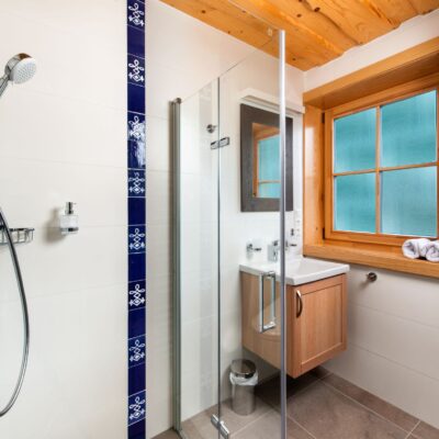 Ručne vyrábané maľované obklady. Apartmány Roháče Zuberec