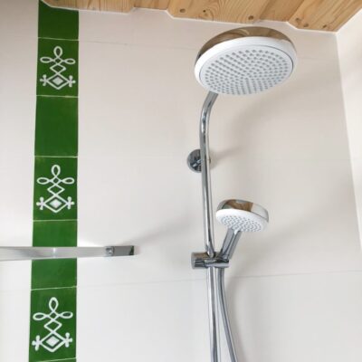 Ručne vyrábané maľované obklady. Apartmány Roháče Zuberec