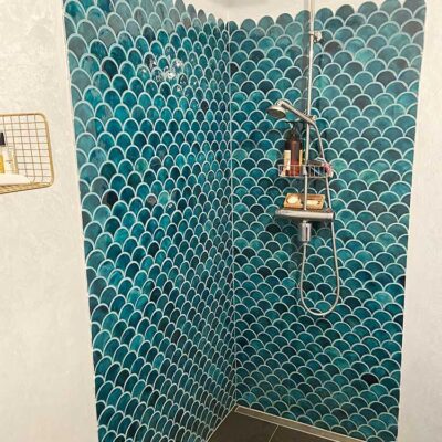 Keramický obklad na stenu do kúpeľne - Mozaika obklad rybie šupiny - Modro zelená farba