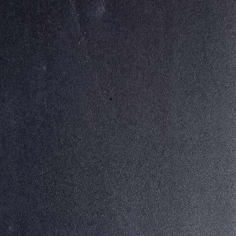 Čierna matná farba obkladu