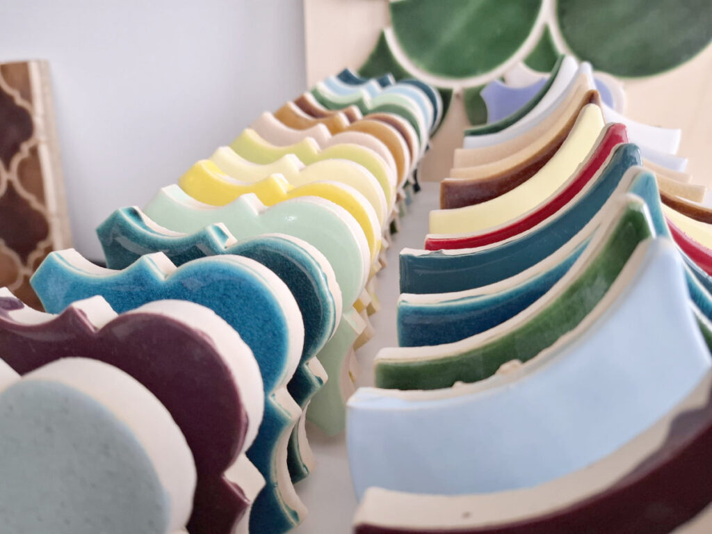 Keramické mozaiky v našom showroome - rôzne vzorky k nahliadnutiu