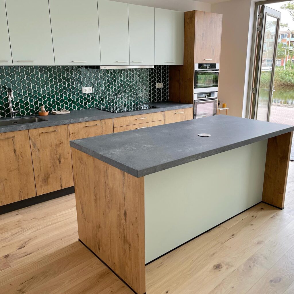 Ceramic mosaic tiles - leaves, emerald green color, kitchen backsplash