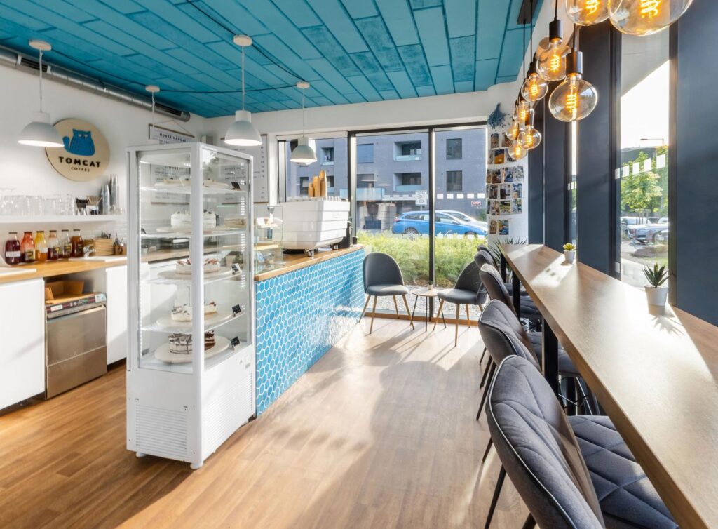 Keramická mozaika - hexagóny, modrá farba prispôsobená k farbe brandu.