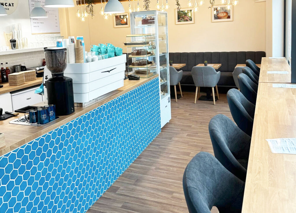 Keramická mozaika - hexagóny, modrá farba prispôsobená k farbe brandu.