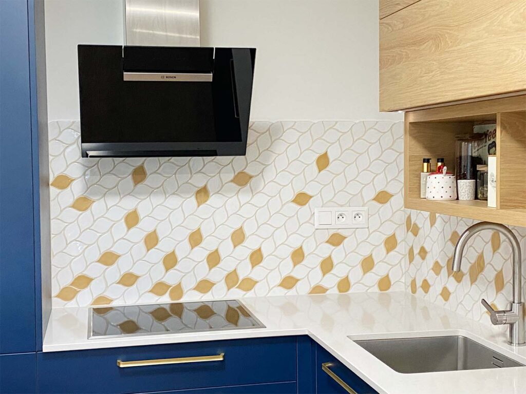 Ceramic mosaic tiles - leaves, two-tone combination of white and honey, kitchen screen