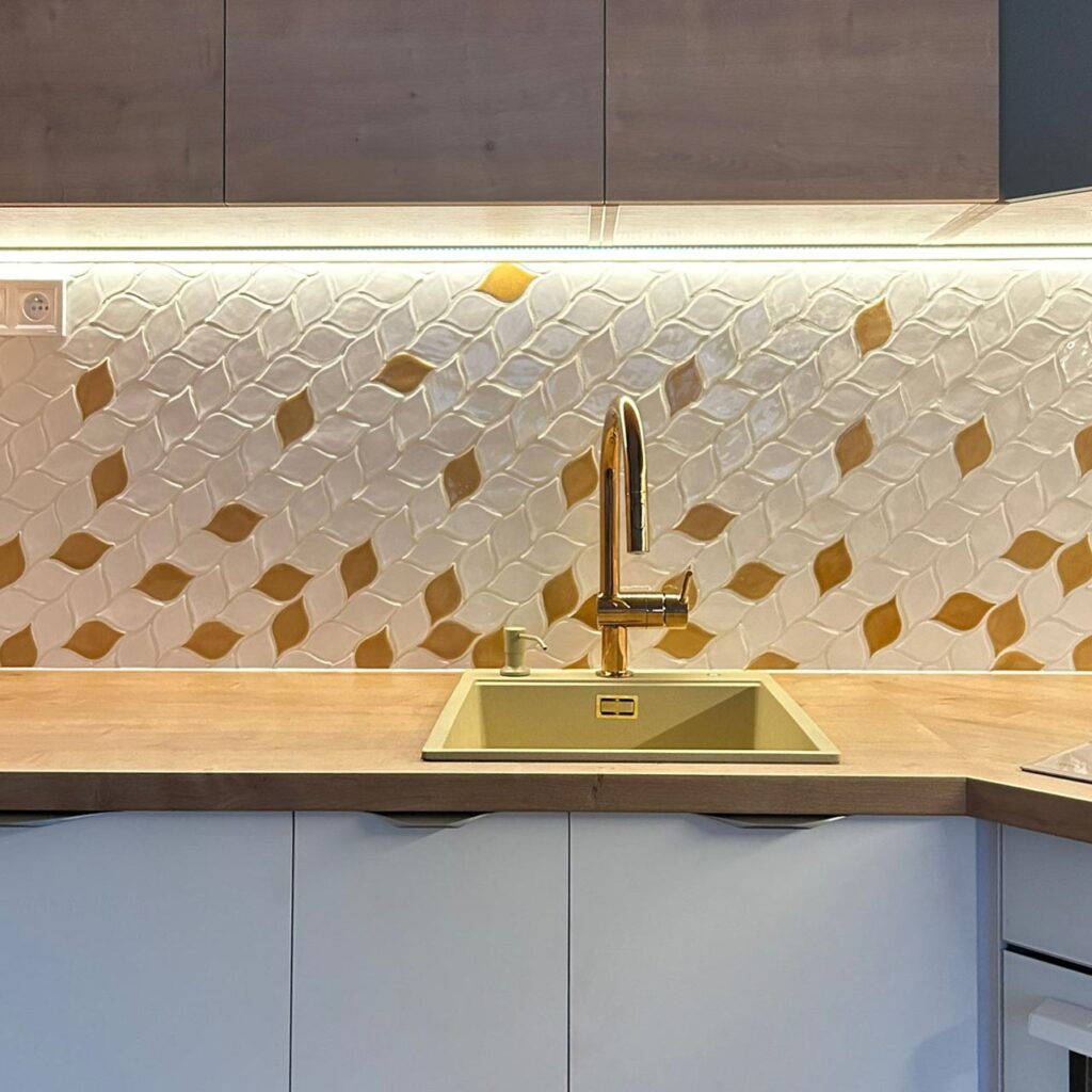Ceramic mosaic tiles - leaves, two-tone combination of white and honey, kitchen screen