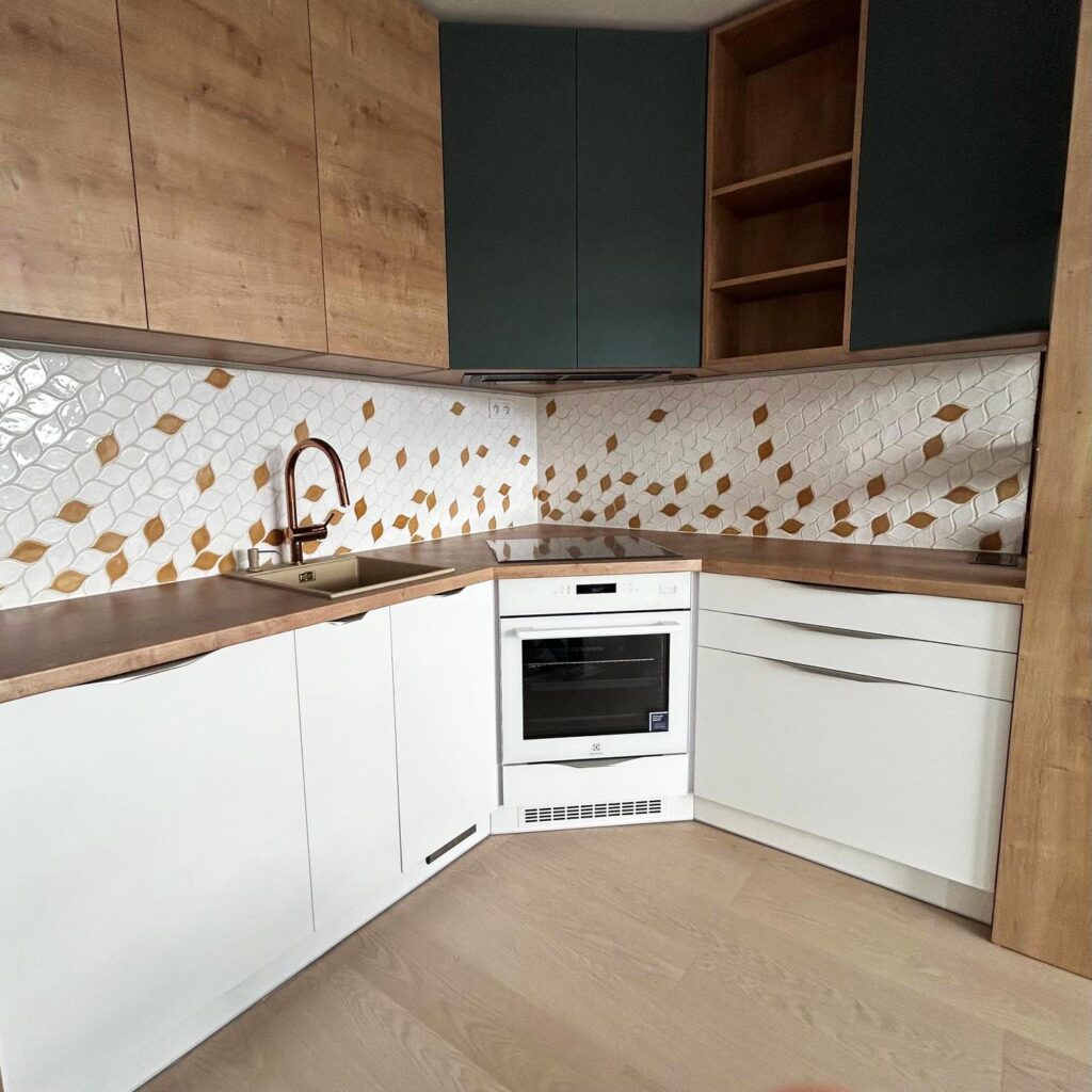Ceramic mosaic tiles - leaves, two-tone combination of white and honey, kitchen screen