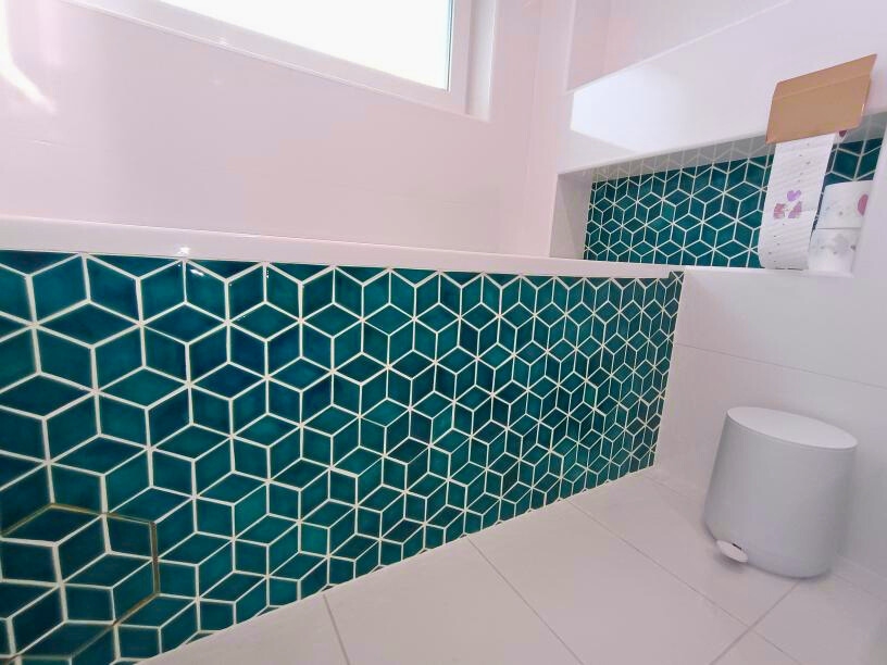 Ceramic mosaic tiles - diamonds, petrol blue color, tiled bathtub