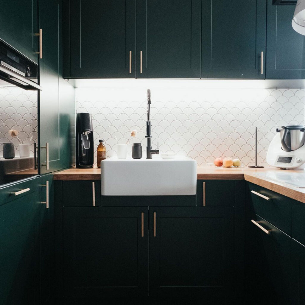 Ceramic mosaic tiles - fish scales, white glossy color, kitchen backsplash